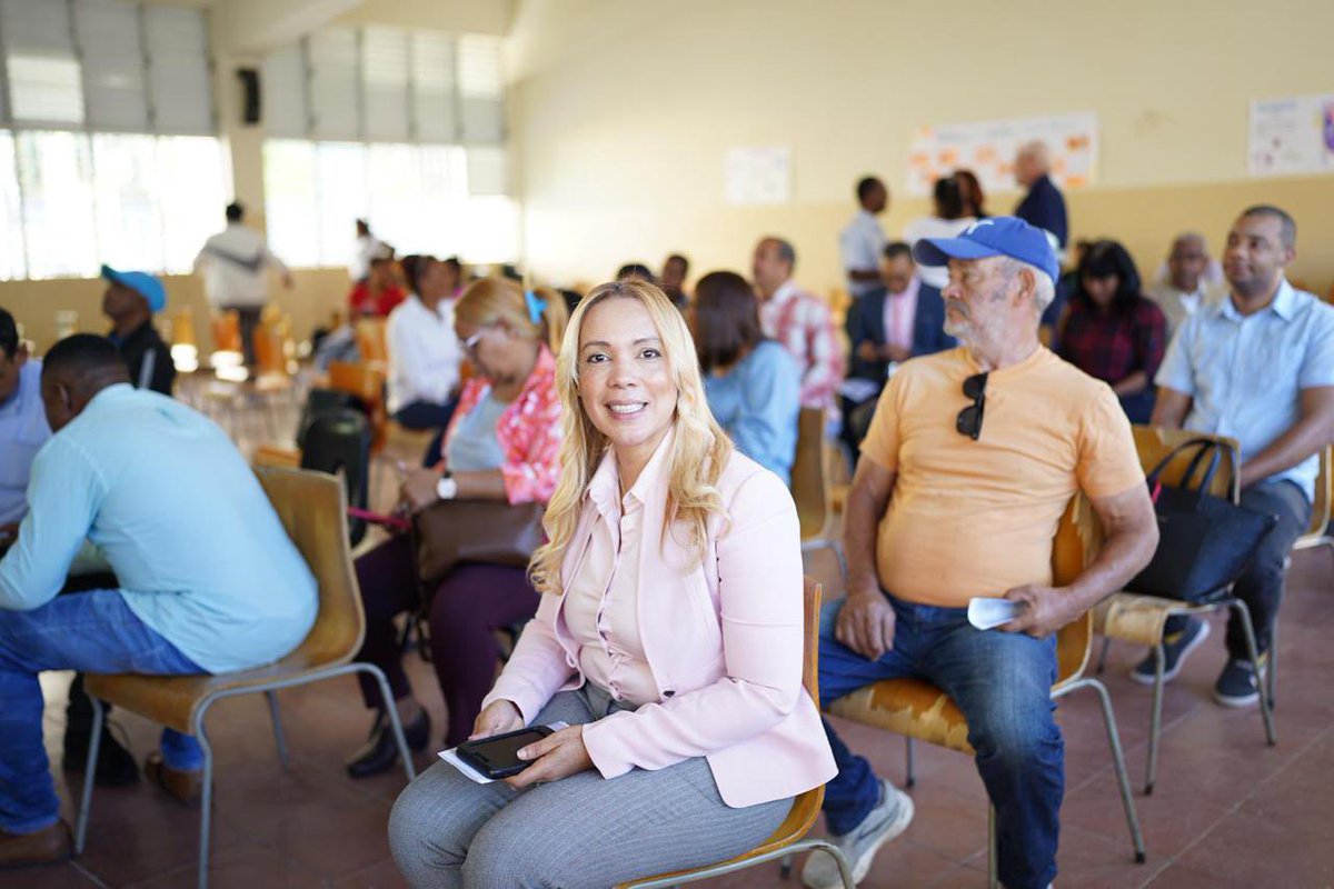 Delin_JPaulino's tweet photo. Pactar por el bien de mis municipes no tiene precio.   El compromiso verbal así como escrito es lo que debemos hacer para plasmar en físico y en lo que no se ve nuestro compromiso con nuestro pueblo.   Vamos a ganar.  Vota 28 https://t.co/IP7auhC7oX