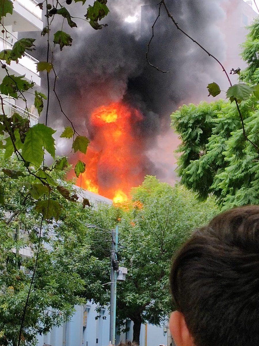 roydelacampa's tweet image. Incendio en j m morenony alberdi, caballito, todos sin luz la puta maaaadreeeee