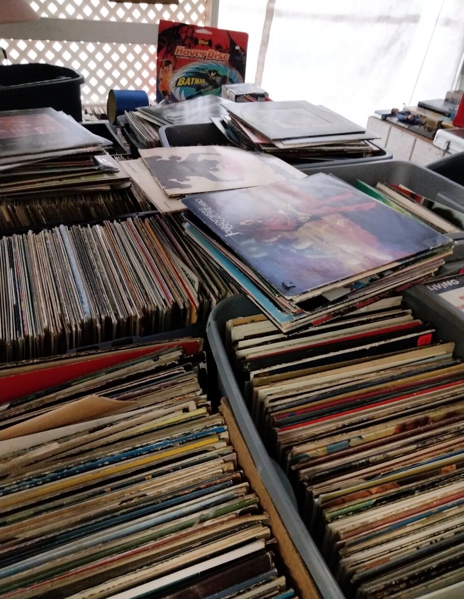 robnyce99's tweet photo. Out here digging in the back room not accessible to the public. I've been doing this for years. #vinyl #vinylrecords #vinylcollection #alwaysdiggin https://t.co/iz0HUBLaW2