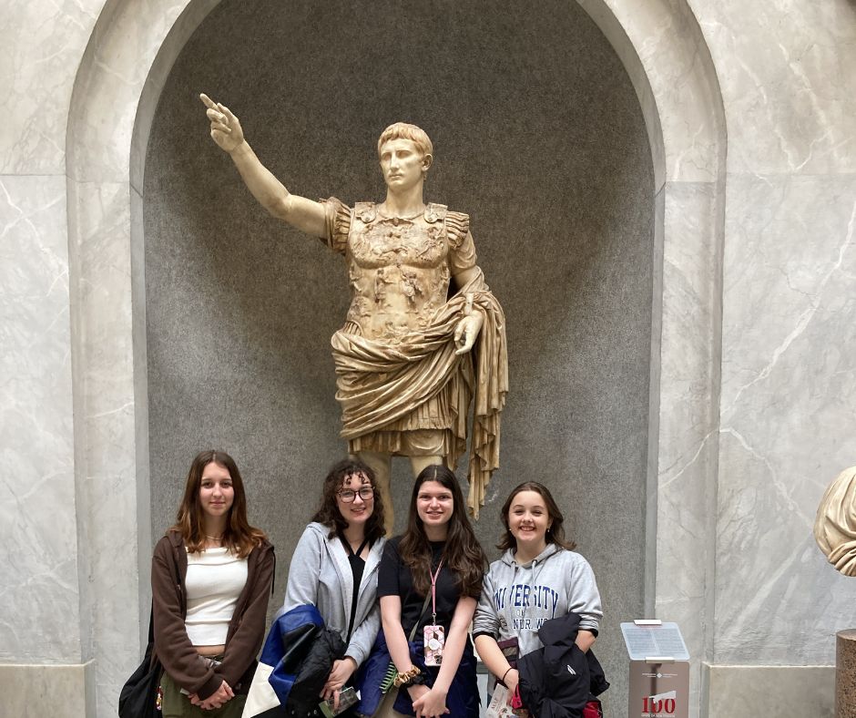 🌧️ Our pupils currently in Rome are having a wonderful time, despite the wet weather today! ☔ #DeanCloseTrips #DeanCloseClassics #DeanCloseAcademics #DeanCloseFun #DeanCloseInternational #DeanCloseRome #DeanCloseFifthForm #DeanCloseSixthForm