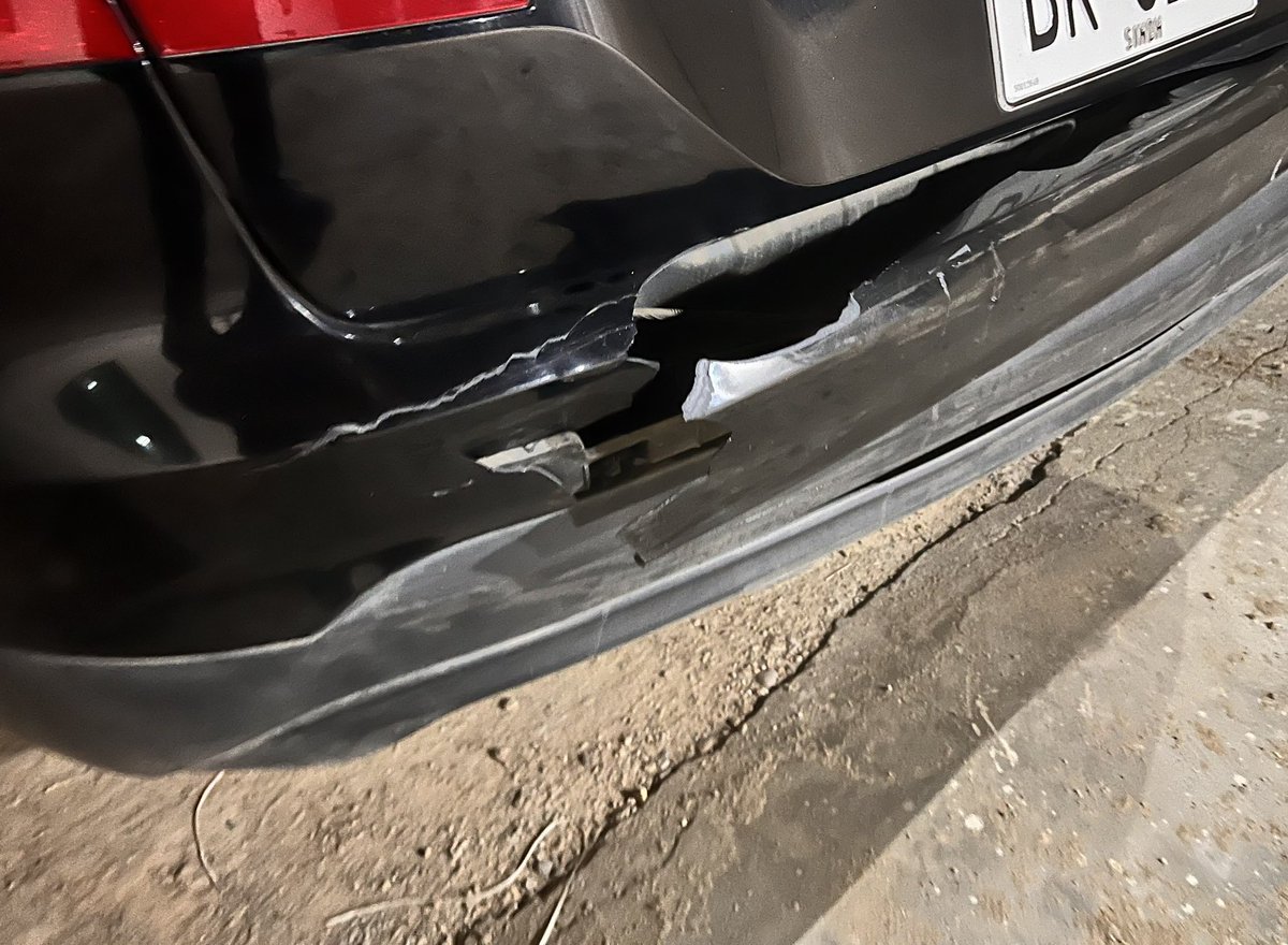 FarhanGMallick's tweet photo. Hit and run on my car on main Sharae Faisal right now. Sandwiched between  a black Vigo with armed guards and a white Toyota Fortuner . Respective number plate numbers of SPA 717 &amp; SPD 276. Tried to catch up with them but they ran off. Twitter please help me reach this morons. https://t.co/Fy4e7Uv9Fa