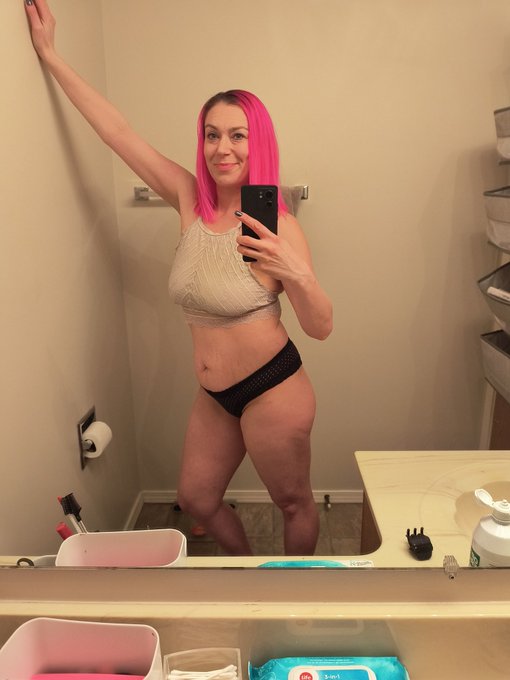 My Saturday isn't unfolding quite as I planned - but I felt cute anyway.  Tending to my sick gremlin<a href="/tag/booty"class="tags"><span>#booty</span></a><a href="/tag/yoga"class="tags"><span>#yoga</span></a><a href="/tag/yogapants"class="tags"><span>#yogapants</span></a><a href="/tag/penny"class="tags"><span>#penny</span></a>