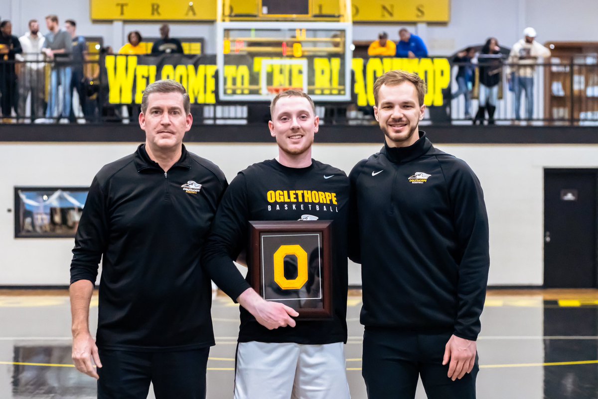 GoPetrels's tweet photo. We love our seniors! 💛🖤

#StayStormy | #GoPetrels https://t.co/t2woXoQvVJ