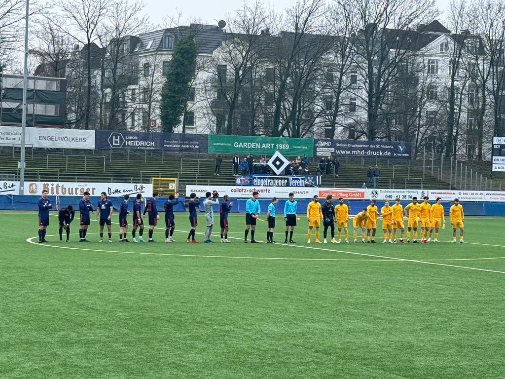 rollenderhsvfan's tweet photo. Landesliga Hammonia: SC Victoria Hamburg II gegen Hamburger SV III (2:8)
#Fussball #fussballspiel #fotos #bilder #groundhopper #groundhopperapp #futbology #rautenfranz #rollenderhsvfan #hsv #nurderhsv #hsviii #hamburgersv #hsvev #victoriahamburg #scvictoriahamburg2 https://t.co/8J9GUF42hv