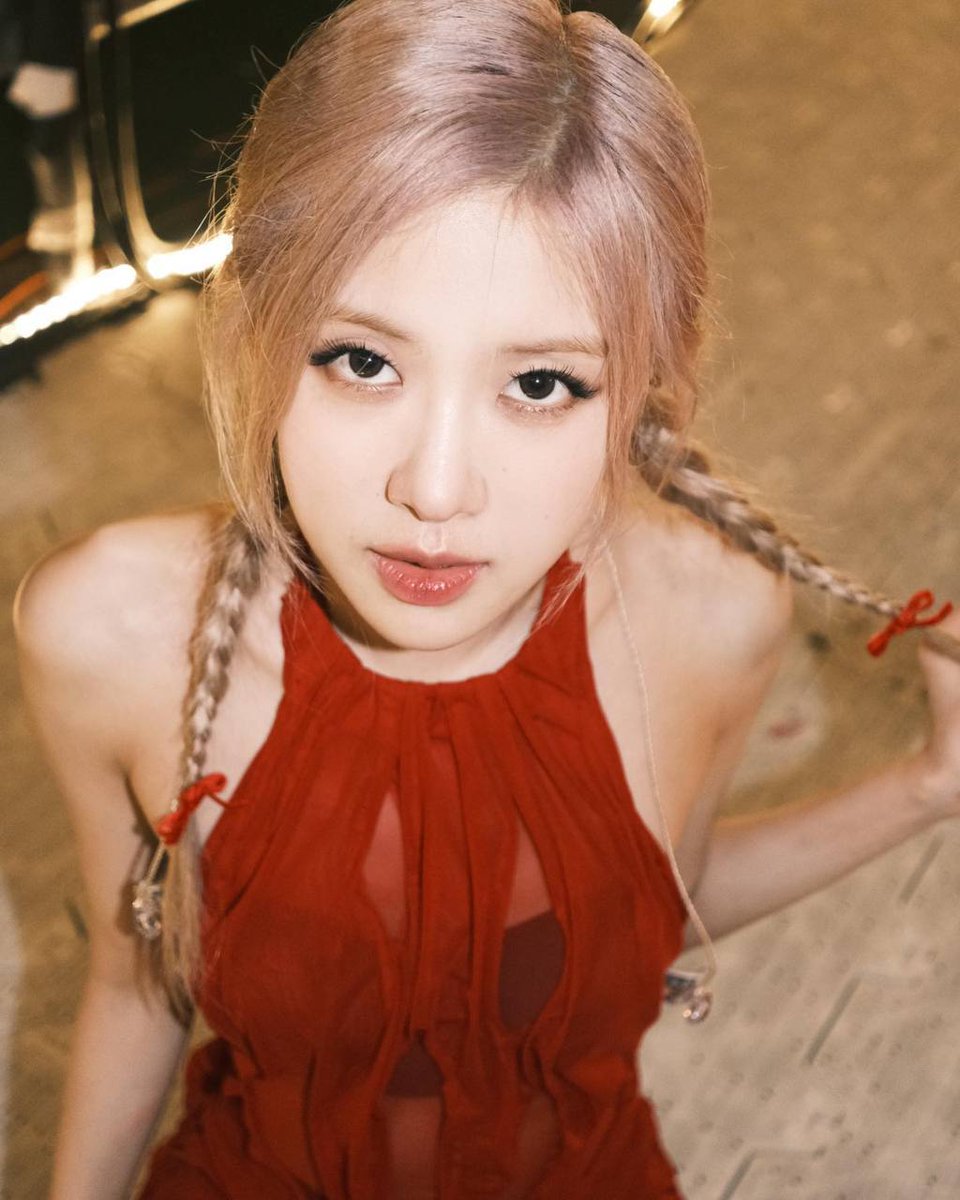 NaaNaastyaa's tweet photo. HAPPY ROSÉ DAY
#GlobalStarROSÉDay
#장미빛_로제의_생일을_축하해 https://t.co/3B6BDQXi5J