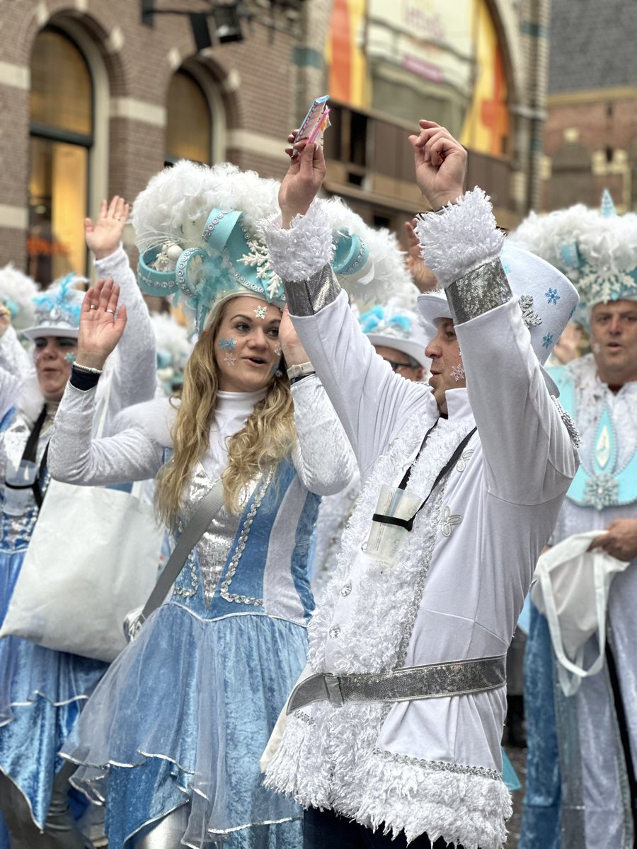 Janetiserook's tweet photo. De optocht was flink vertraagd maar er liep veel moois tussen #Carnaval2024 #Sassendonk #Zwolle https://t.co/pEiSMH8aHg