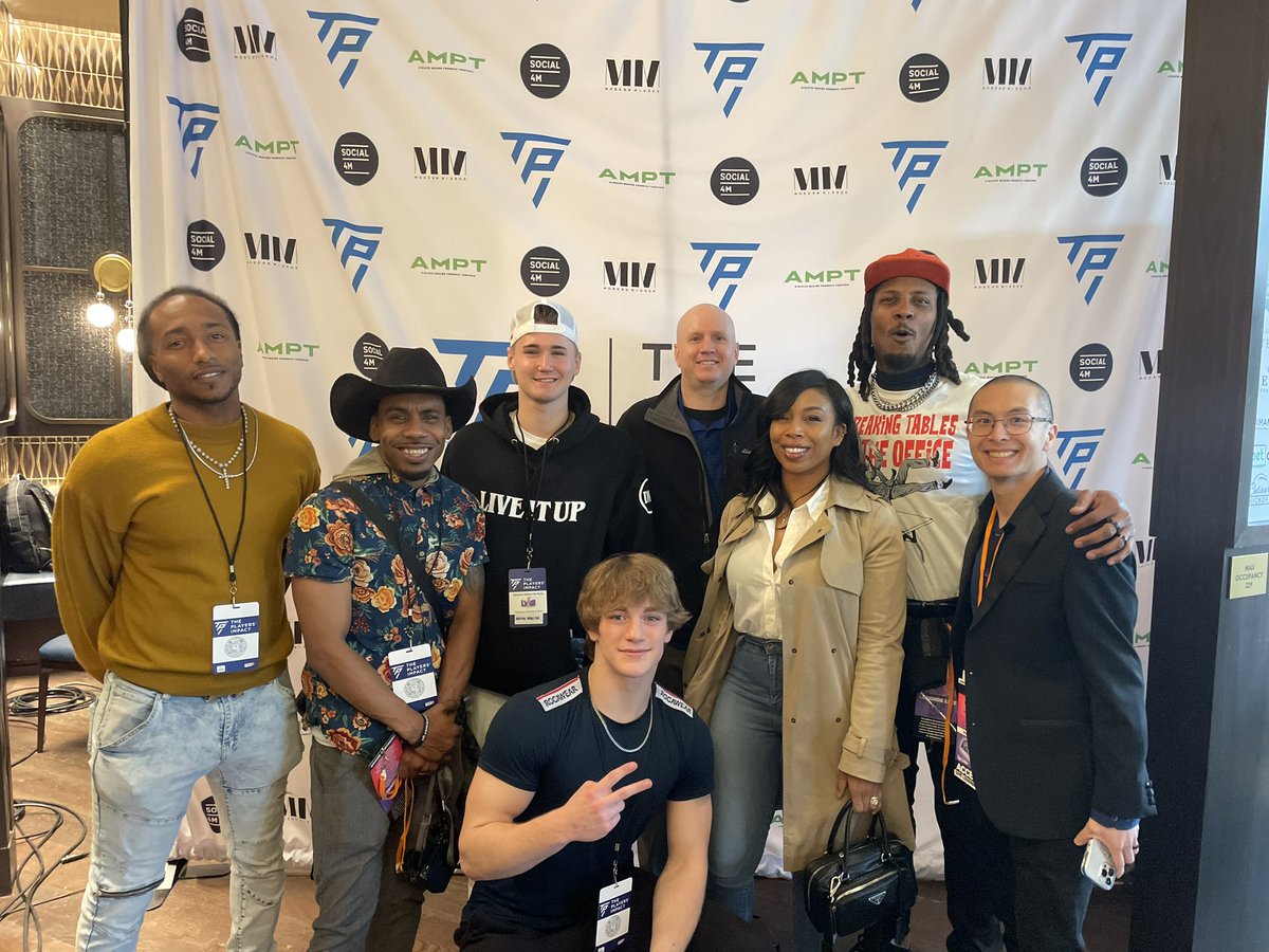 RobGillette07's tweet image. An amazing week in Las Vegas! Couldn’t have asked for a greater opportunity and have met some amazing people! Thank you #hbhf @StevieJohnson13 @RichTheeFlyGuy @AustinEkeler @h3binks3h @ess3x