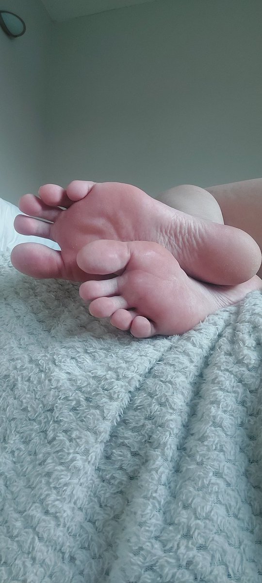 deadly_abella's tweet photo. Hope your having a good day 

(Feet, foot fetish, soles) https://t.co/WbFGsYPos3