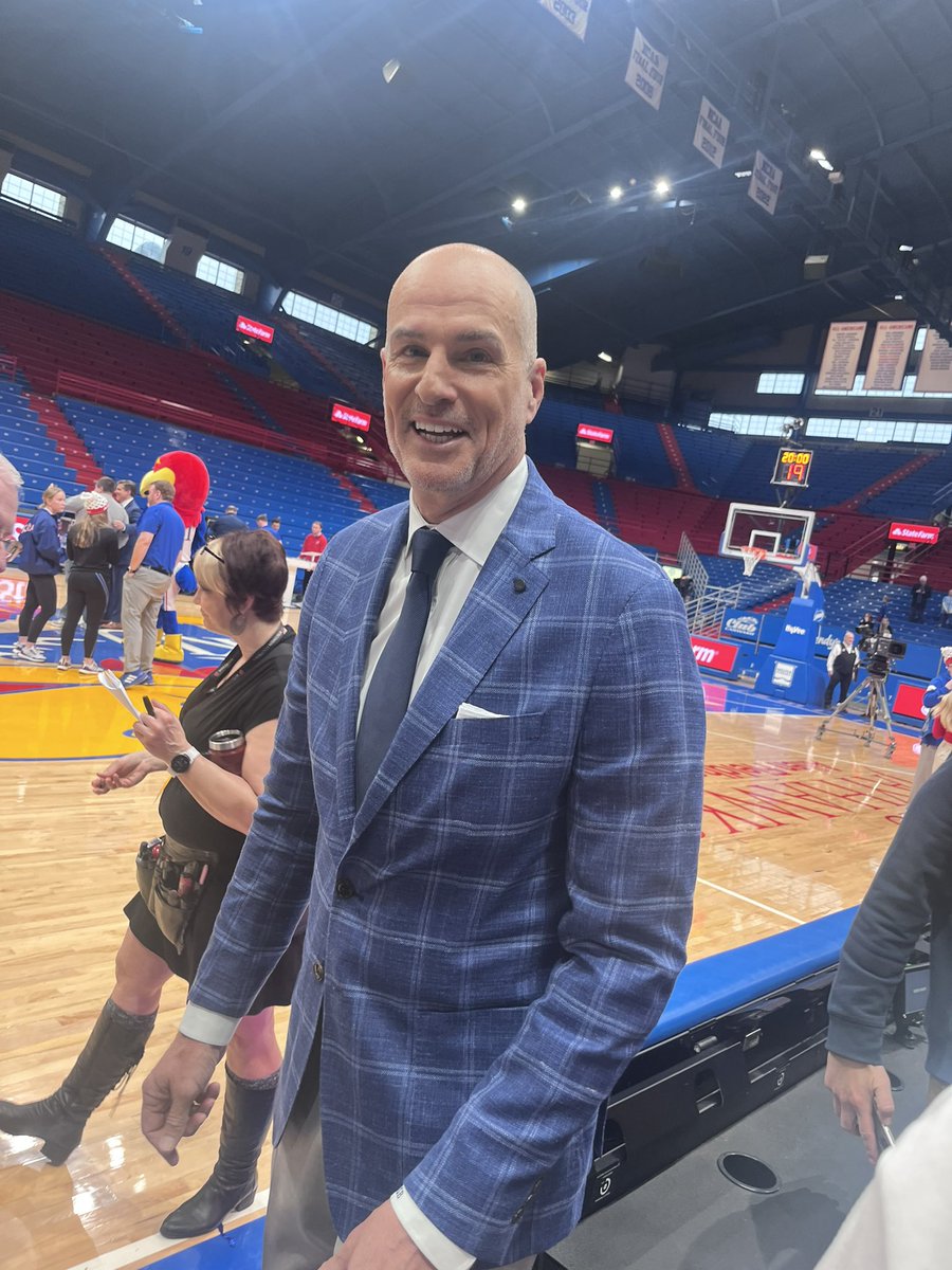 scott_slater84's tweet photo. @JayBilas thank you for taking the time to sign something for my nephew today at the Fieldhouse https://t.co/O3PbnD9ZmH