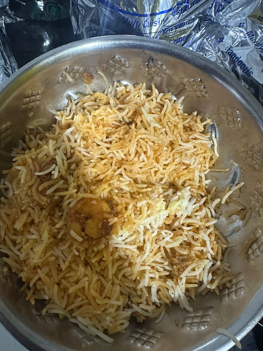 tejasvi_athelli's tweet photo. @SwiggyCares @AdityaR16157570 @Swiggy I ordered paneer biryani and got prawns biryani instead. My friend who is a pure vegetarian ate non veg because of you and #mehfil And your representative denied to give refund. They have missed delivering mushroom Manchuria as well. https://t.co/C02XLx4kdK