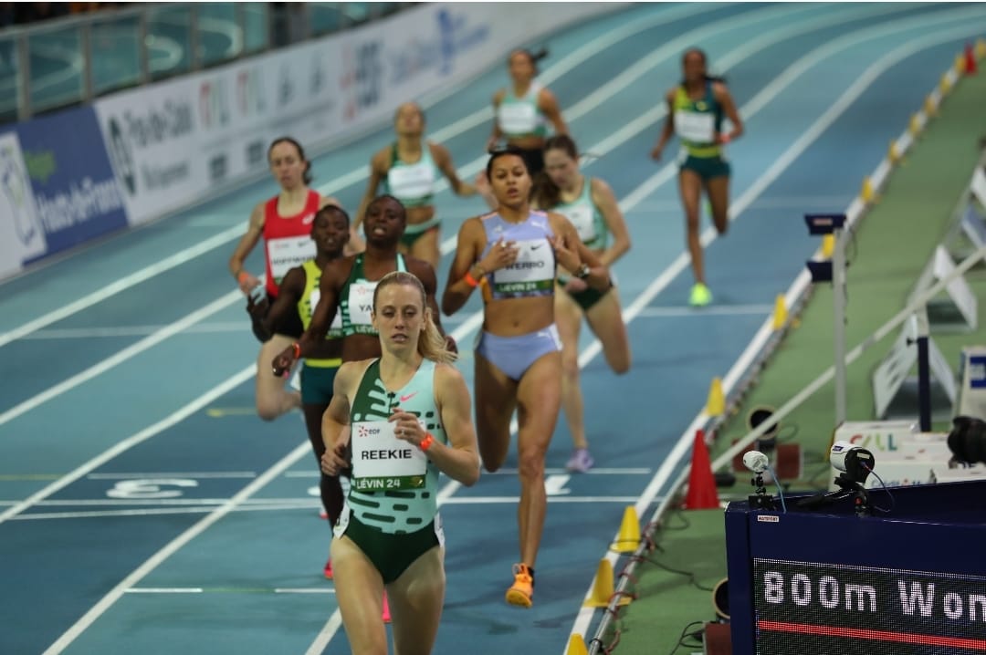 A super win for @JemmaReekie over 800m in Lievin as she runs 2:00.40 💥 Two races this season and the Brit has clocked 1:59.42 and 2:00.40 🇬🇧 📸 @runoutofhell