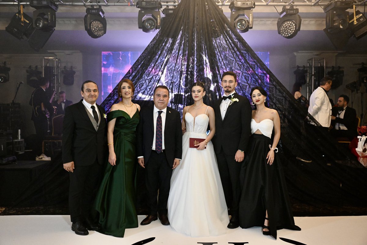 BocekMuhittin's tweet photo. Sevgili yeğenim Cemil Böcek'in oğlu Cem evladımız ile Hande Doğan kızımızın nikah akitlerini gerçekleştirdik.

CHP İl Başkanımız Nail Kamacı (@Nailkamaci), Kadın Kolları İl Başkanımız Nilüfer Deveci (@ndeveci), Kepez Belediye Başkan Adayımız Mesut Kocagöz (@mesutkocagoztr), Konyaaltı Belediye Başkan Adayımız Cem Kotan (@cem_kotan) ve bu mutlu günümüzde bizi yalnız bırakmayan tüm misafirlerimize teşekkür ediyorum. 

Genç çiftimize ömür boyu  mutluluk diliyorum. 
Allah mesut etsin.