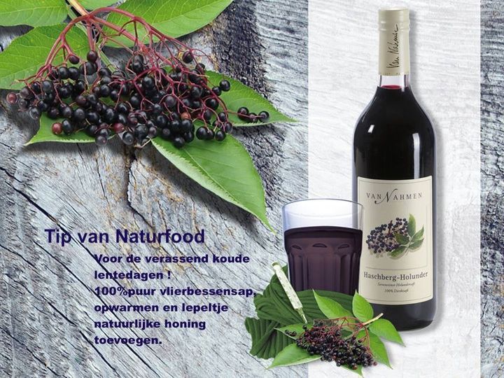 WillyGrieten's tweet photo. Heilplant van het jaar
VLIERBES

Heel oud en gerespecteerd natuurlijk middel tegen de jaarlijks terugkerende winterperikelen.
Vlier wordt verbouwd sinds de Middeleeuwen in kloosters en boerderijen.
Het sap heeft een diepe zwarte kleur met paarse tinten.  
De Haschberg vlier is puur gedronken zeer intens, best is 1 op 2 te mengen met water. Het boeket lijkt dan meer licht fruitig, het zuur is milder en een delicate zoetheid ontstaat.
Contact: https://t.co/zjQ19aNKET
info@naturfood.be - 0475 266 924