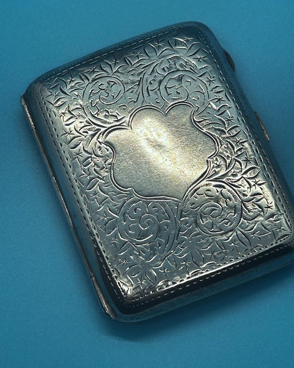 HTNantiques's tweet image. SOLD! Gorgeous #solidsilver #cigarettecase! 

Lots of lovely #antique #vintage #retro items for sale!

happinessnostalgia.etsy.com

#gifts #giftsforhim #giftsforher #giftinspiration #home #decor #homedecor #MHHSBD #smallbusiness #smallbiz