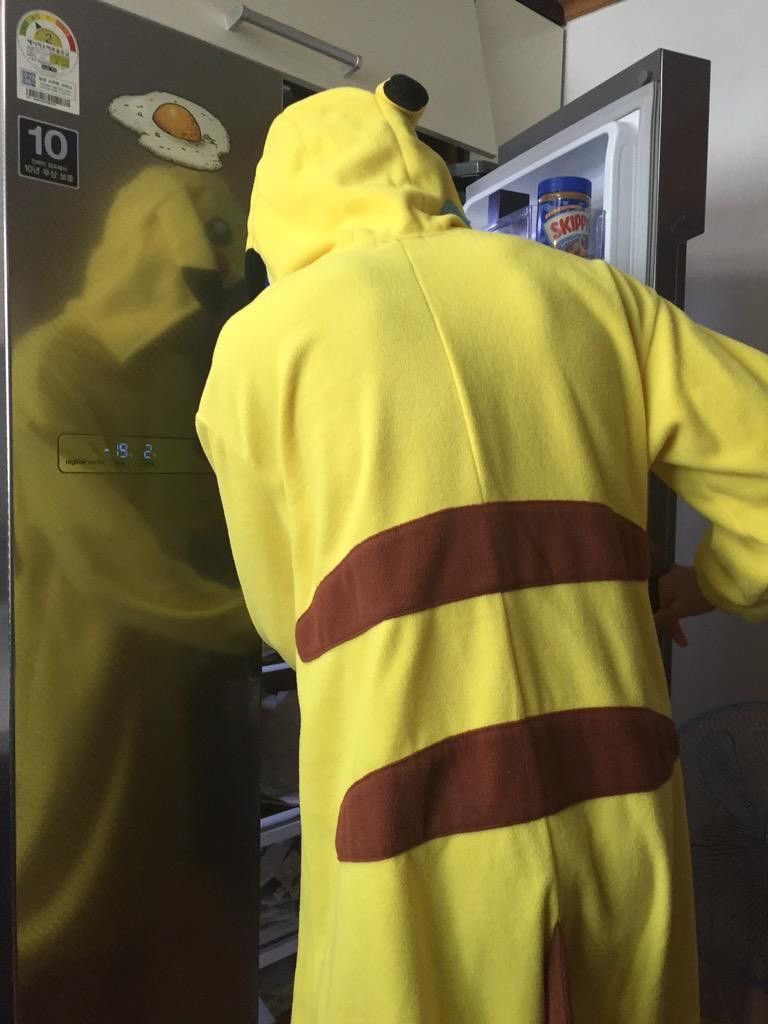 jjkkfancy's tweet photo. tem um pikachu na minha casa…🤔🤨 https://t.co/9EjvsizFS0