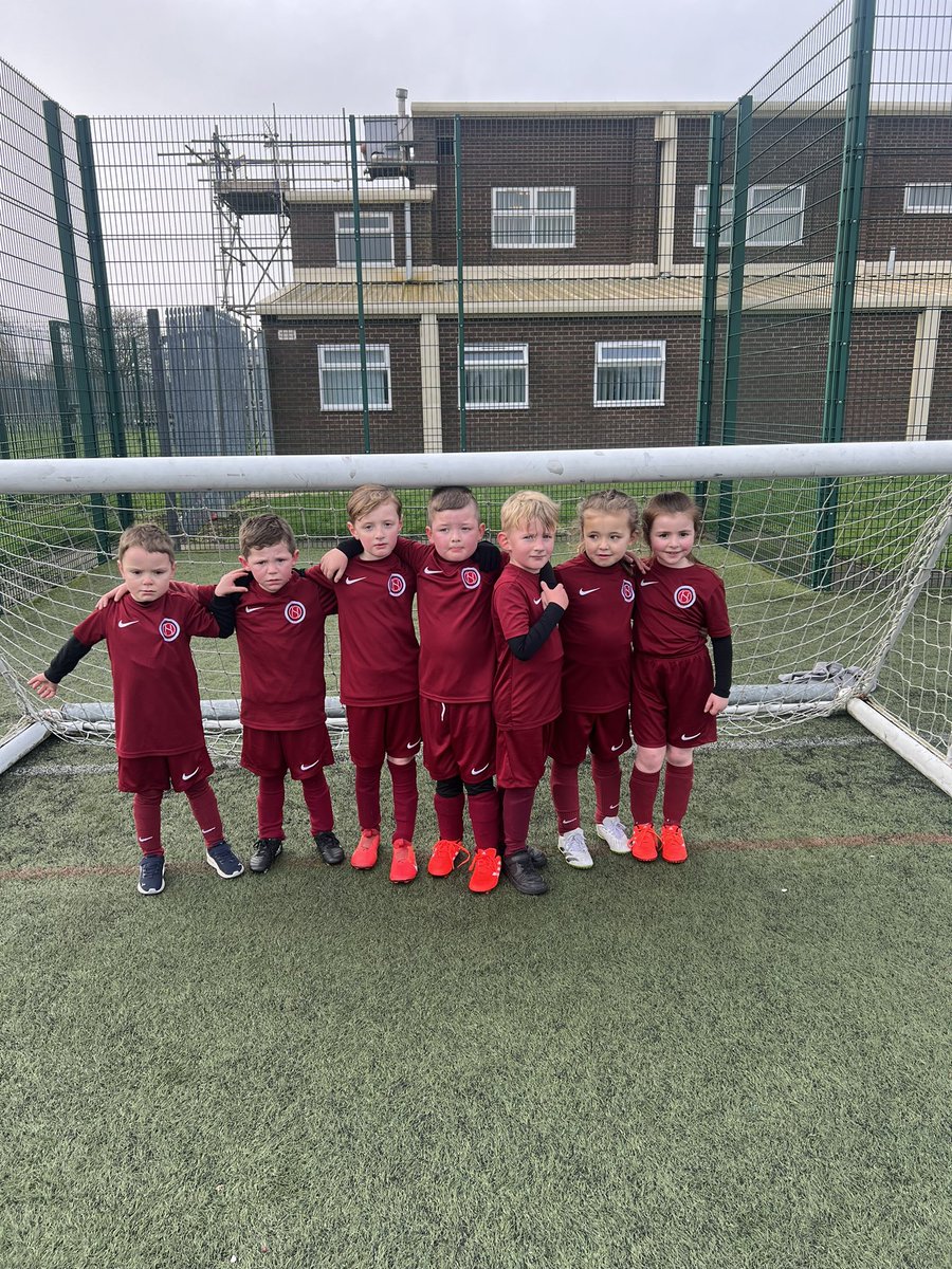 Some extra practice for our #U6 group today. ⚽️ Well done everyone! 👏 Thank you @SproatleyJnrs for the invite. #grassrootsfootball #fun #development #Hull