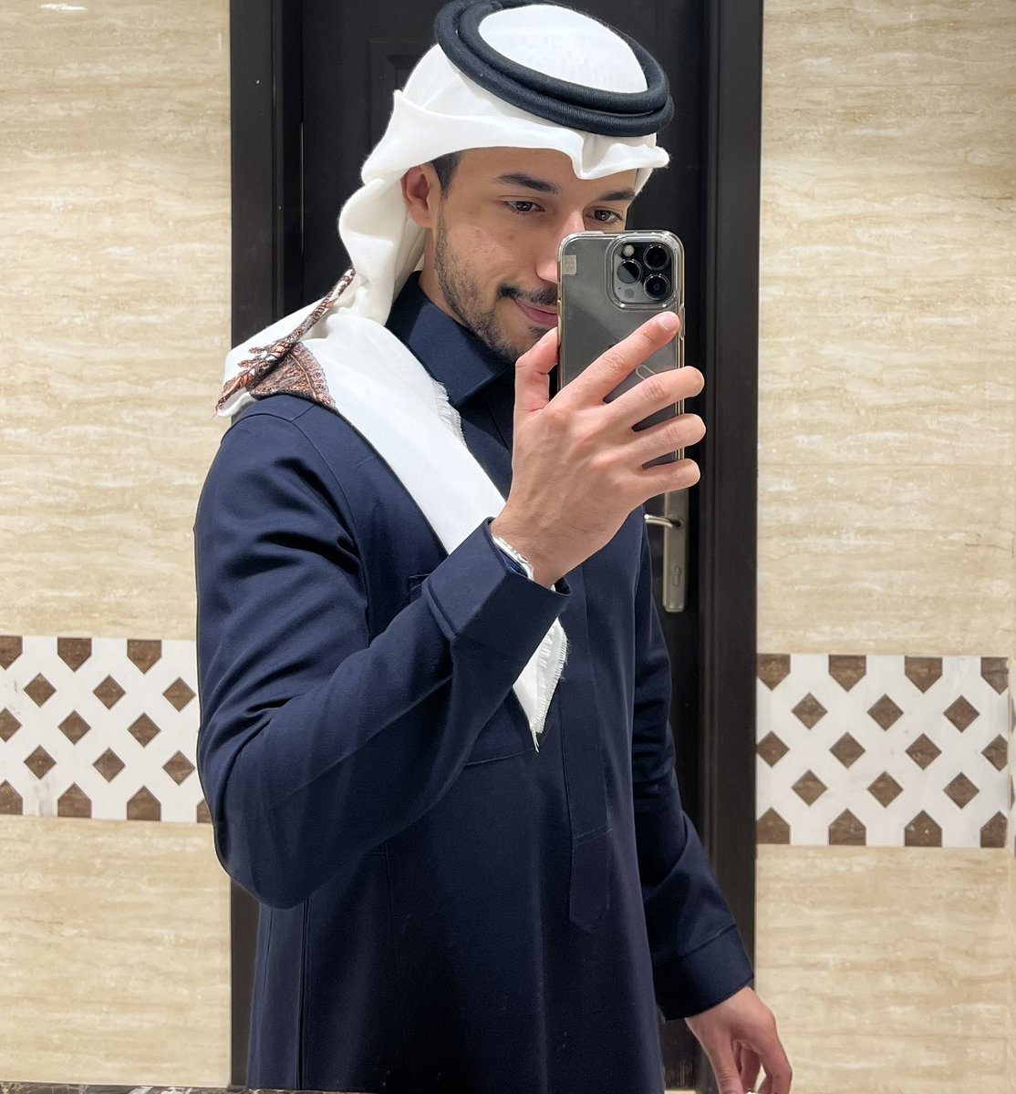 iAii91's tweet photo. ليلة شتوية أدبية كان بدرها الضيف : حمود الصاهود تسامرنا فيها أعذب الشعر  وأبْدَعه ✨ https://t.co/oQZI7Jg0Xy