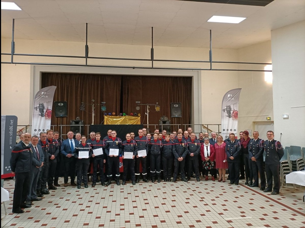 Ce soir,  célébration de la Ste Barbe du cis Couhé, avec le maire délégué de Couhé, du maire de Valence  des élus du secteur, de la conseillère dple, du représentant de la gendarmerie ainsi que du directeur départemental adjt du #SDIS de la #Vienne86