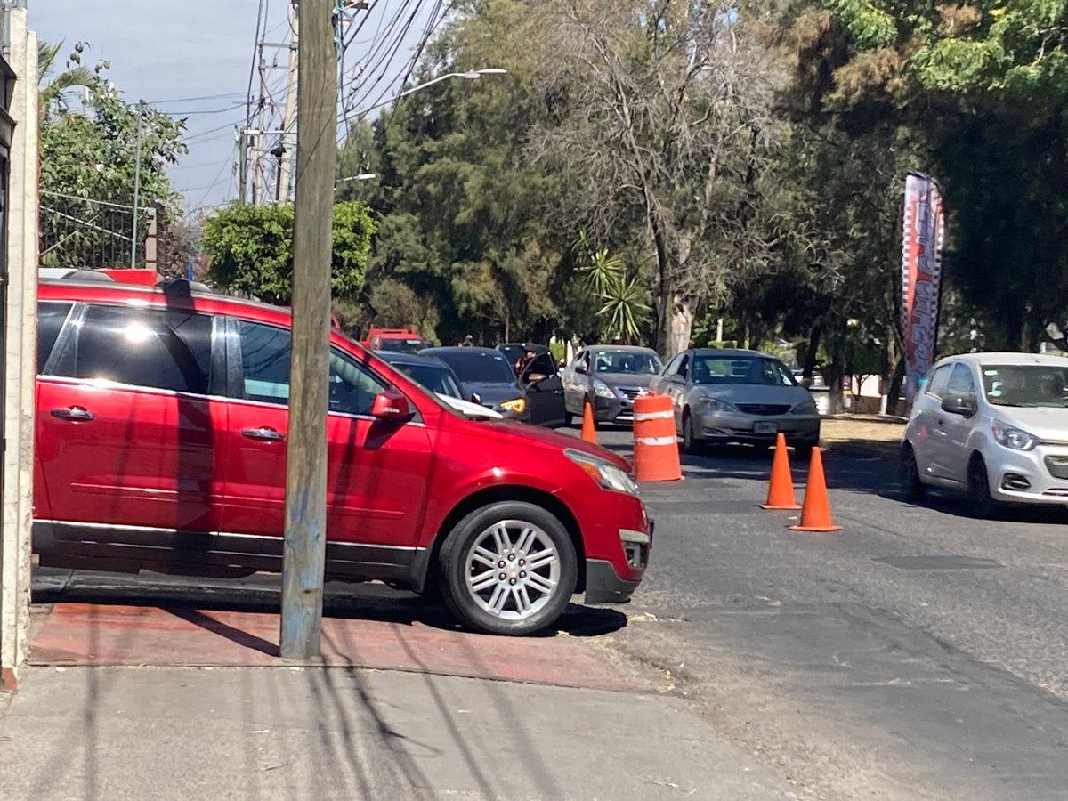 Dra_AnytaSand's tweet photo. @GdlMovilidad  aquí de nuevo el autolavado sobre Av. Arboledas casi esquina con Diamante en GDL amo y señor de la banqueta y la calle @Trafico_ZMG donde queda la seguridad del peatón https://t.co/FxPsuCCZSp