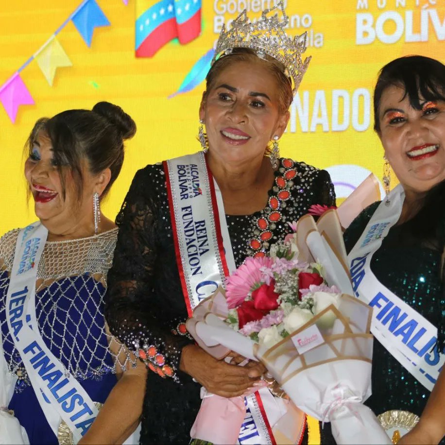 EnComunaSi's tweet photo. El #Carnaval #Barcelona de Todos 2024 ya tiene su reina adulta mayor

Felicia Villarroel, de la #Comuna Golpe de Timón, es la nueva soberana que fue electa entre un grupo de 10 candidatas, abuelas que son atendidas por la @alcaldiabna en la #CasaDeLosAbuelos

#EnComunaSiPodemos https://t.co/0iXroq2ZGs