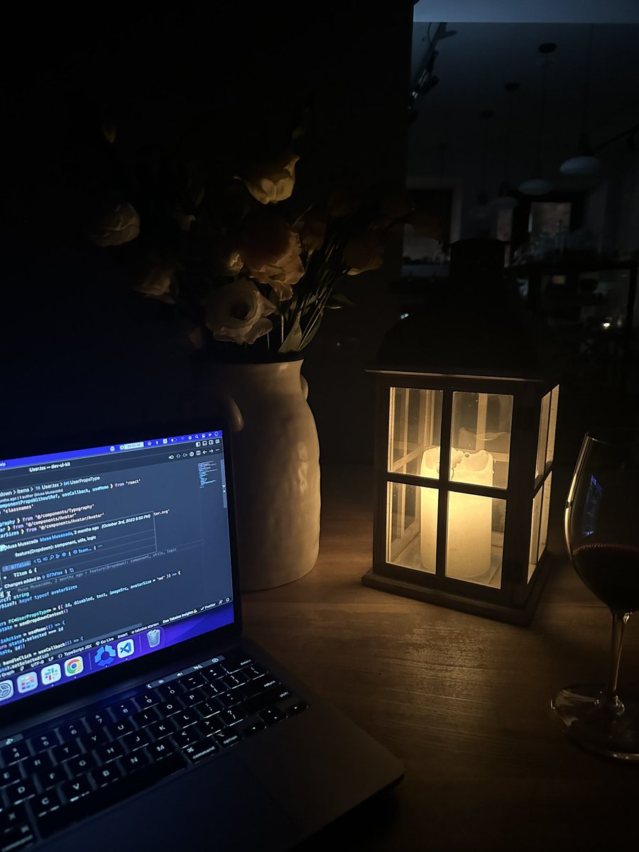 girl_coder_MV's tweet image. No electricity, no problem! I switched to candlelight, upgraded my coffee to wine. By the way, yeah, I do love big icons!
•
•
•
•
#programmer #programming #work #workday #coders #webdevelopment #React #DEVCommunity #100daysofcodechallenge #html5 #webdevelopers