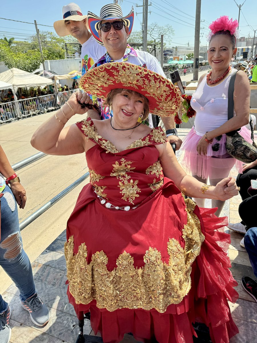 hviloriaeljach's tweet photo. Todos somos Carnaval ! Más inclusivo , más sostenible ! 

Poblacion con condicion de Discapacidad de los Municipios del Atlántico disfrutan el carnaval de Barranquilla desde palco inclusivo de la Gobernación del Atlántico https://t.co/zT1SkU9BaT