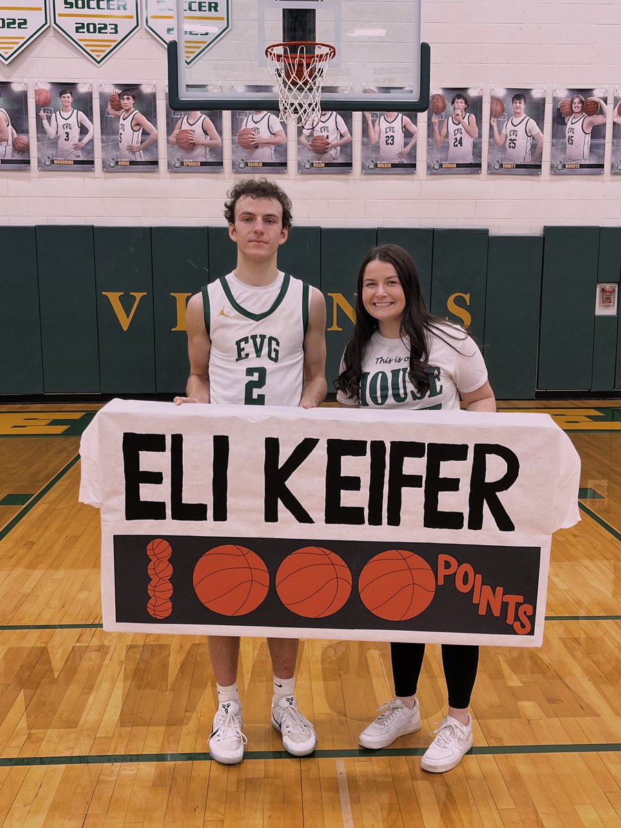 KeiferKennedi's tweet photo. 1000 points AND honoring my dad’s coaching career!! beyond proud of both of you🏀🤩 https://t.co/mvTiov3RY2