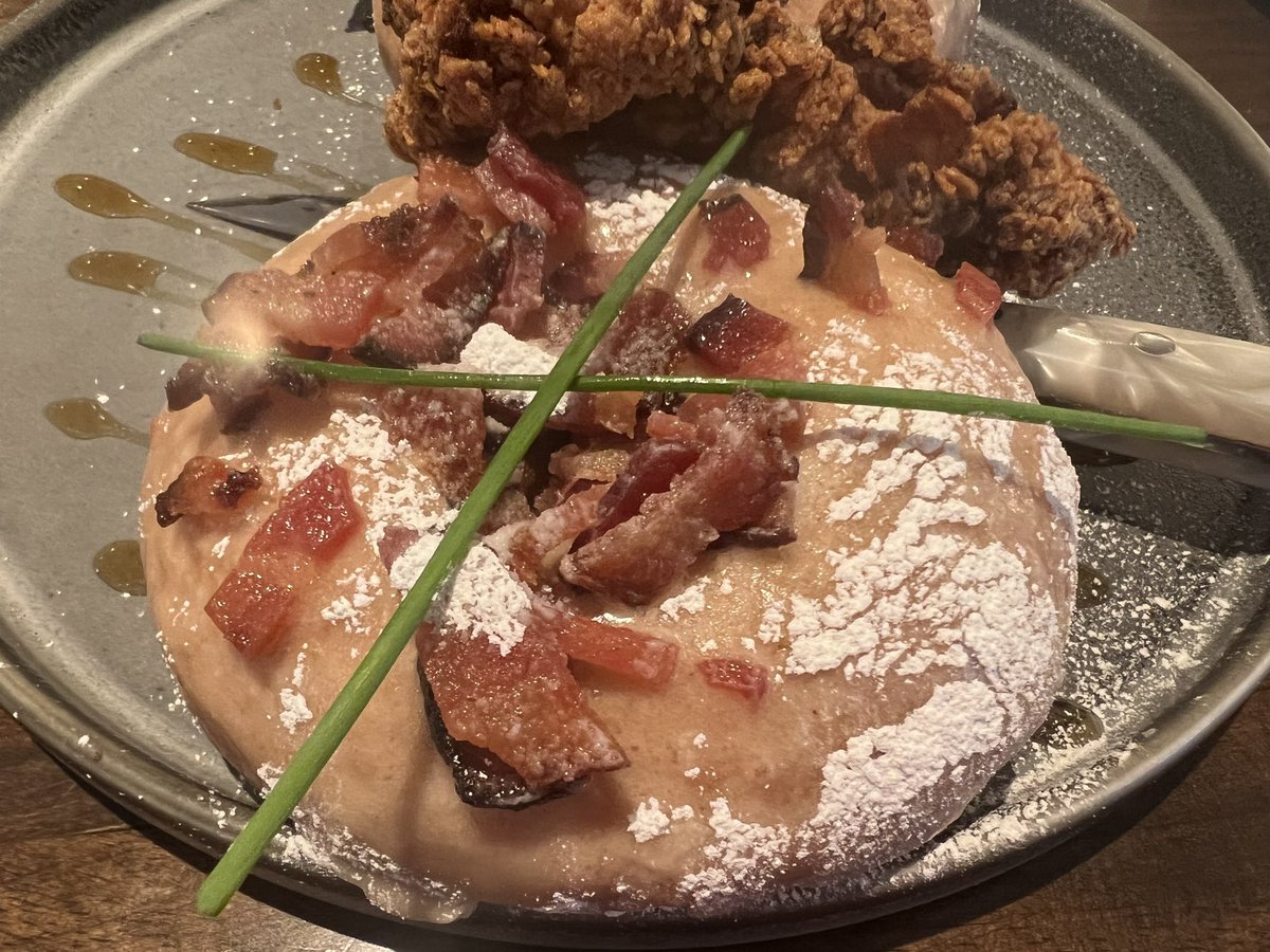 LaurasMiscMovie's tweet photo. Verdict: Very good brunch but it’s a *lot* of food! 😀 I’m taking a donut home. 🍩 #DisneylandResort #PixarPlaceHotel #GreatMaple https://t.co/EPxrmxSLs2