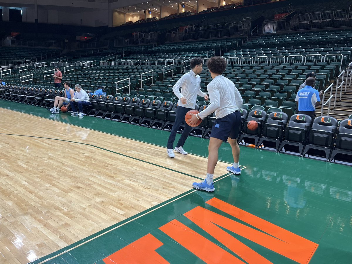 AJTarHeel247's tweet photo. Seth Trimble working with Marcus Paige while the team is shooting around. https://t.co/FwC8p6QDjo