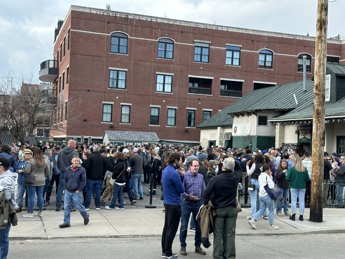 ToddShimkus's tweet image. Breaking news - @DarrylLeggieri at @VisitSaratogaNY broke the Internet today with record crowd at #chowderfest