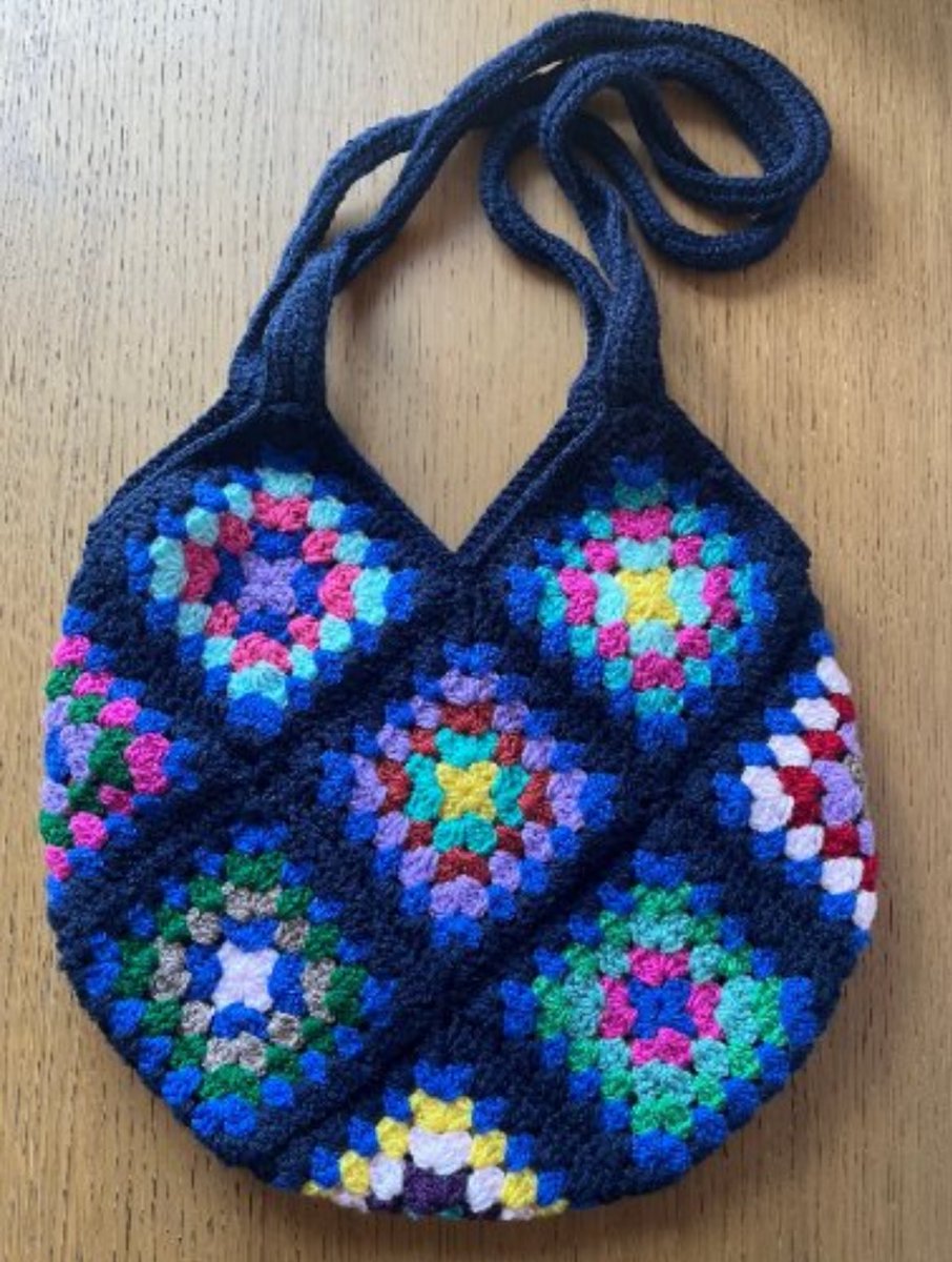 Handmade Crochet Granny Square Boho Bag 🖤💙
A stylish and sustainable bag made with love. Perfect for everyday use or special occasions ☺️ Lovely boho vintage style 
dwcrochetpatterns.etsy.com/listing/130568…
#MHHSBD #Craftbizparty #networkwiththrive