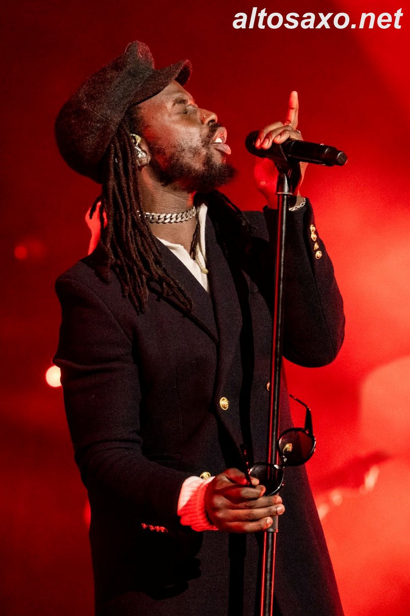AltosaxoMusic's tweet image. Eric Burton of Black Pumas performs live at The Wiltern in Los Angeles on February 9, 2024. #BlackPumas #psychedelicsoul #soul #altosaxonet 
ALTOSAXO Music Apparel 
altosaxo.net