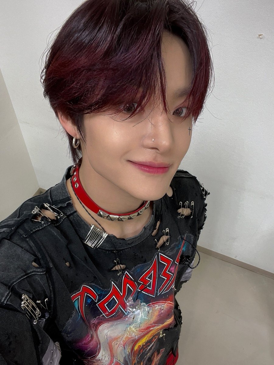 [240210] 🐶트레저 지훈🌟위버스

"🥀🧷🎸🤘🏻" 

トレジャージフン 
TREASURE JIHOON
<a href="/treasuremembers/">TREASURE</a>