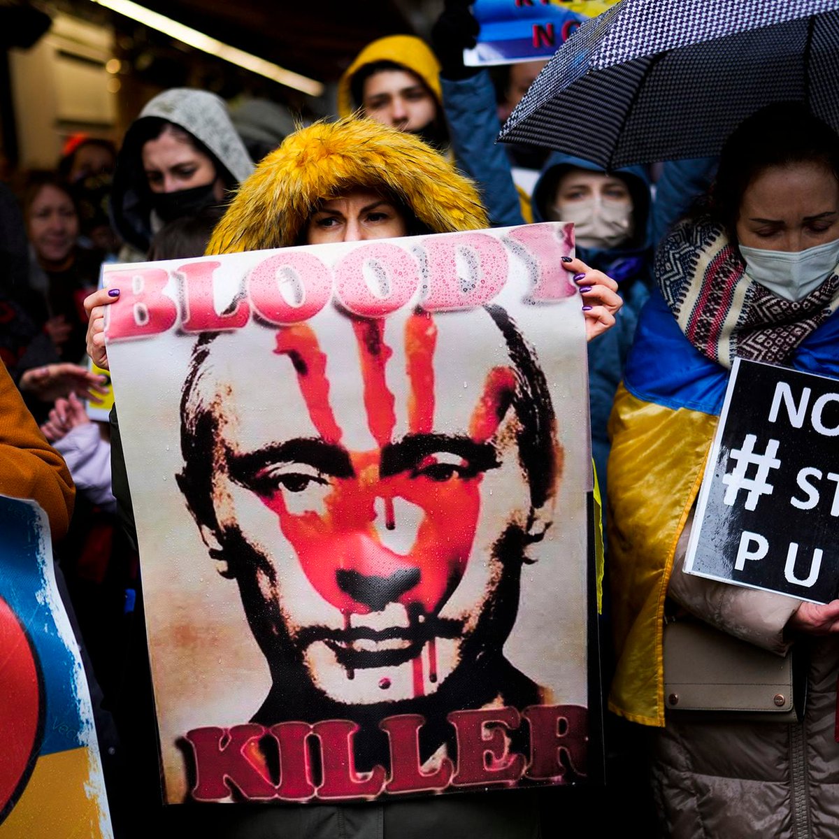 Ahora algunos pretenden presentar a Putin como la víctima y a Ucrania como el malo.

Que nadie se equivoque o se deje manipular con entrevistas de propaganda, Putin es un dictador, un agresor y un asesino. 

Yo con Ucrania 🇺🇦 siempre!!