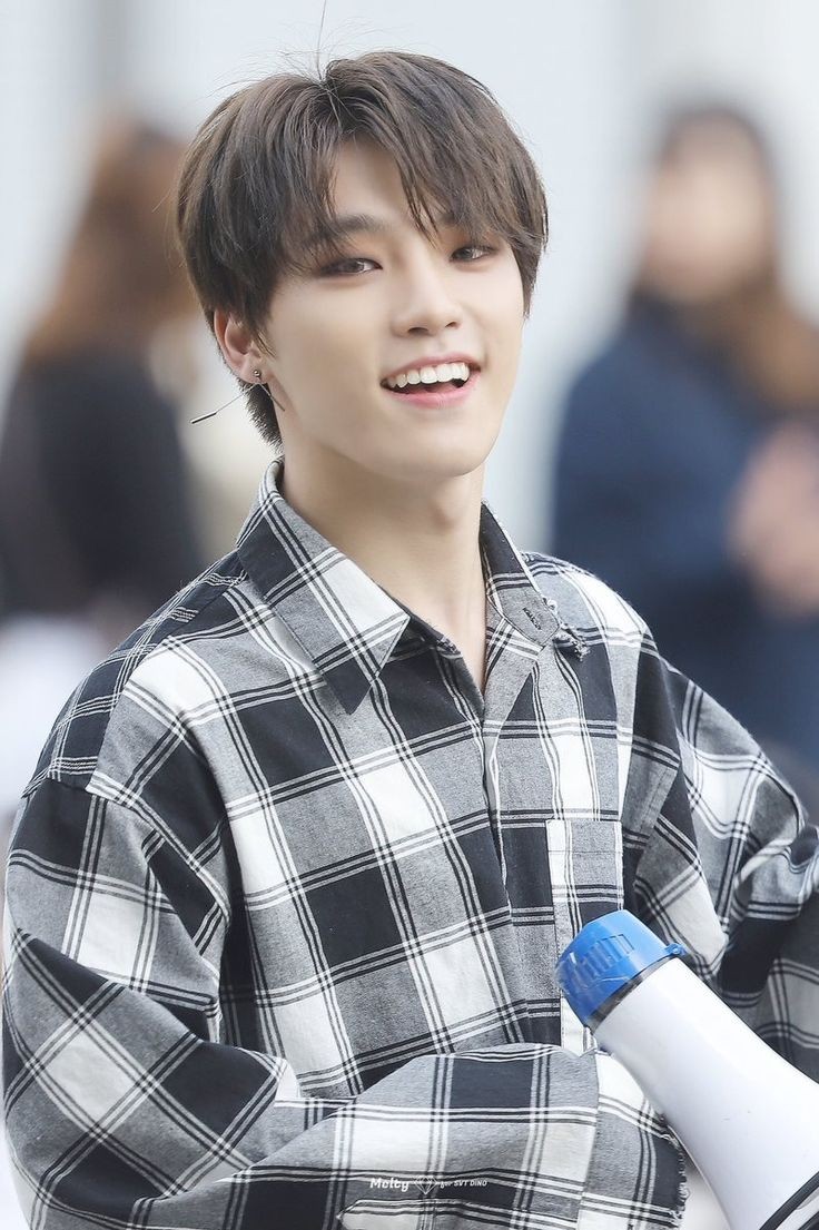ljclooksdtls's tweet photo. HAPPY BIRTHDAY DINO, THE ONLY MAN WHO CAN ROCK SMOKEY MAKE UP WITH DANGLING EARRINGS AND FLANNEL https://t.co/aAyBR5VWal