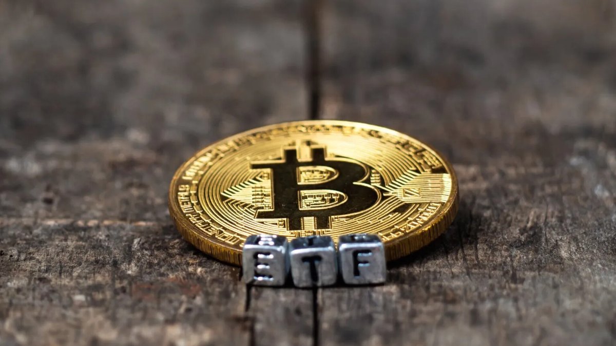 CompleteApprise's tweet photo. #Bitcoin ETF Issuers May Dwindle by End of Year

Spot #BTC exchange-traded funds (ETF) are close to their first month anniversary of operating, but there is a chance the field of ETFs may shrink by the end of the year, said Valkyrie Funds’ Chief Investment Officer Steven McClurg. https://t.co/ovPFTgbi53