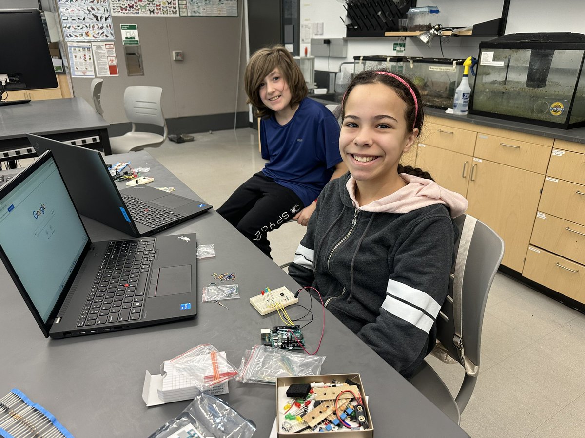 faro_alexandra's tweet photo. Using Arduino boards this morning to light up LED lights &amp; create circuits in our 5th and 6th Saturday Morning Stem session! 💡👍🏼 #njit #njitprecollege https://t.co/uIXQA9hnwG