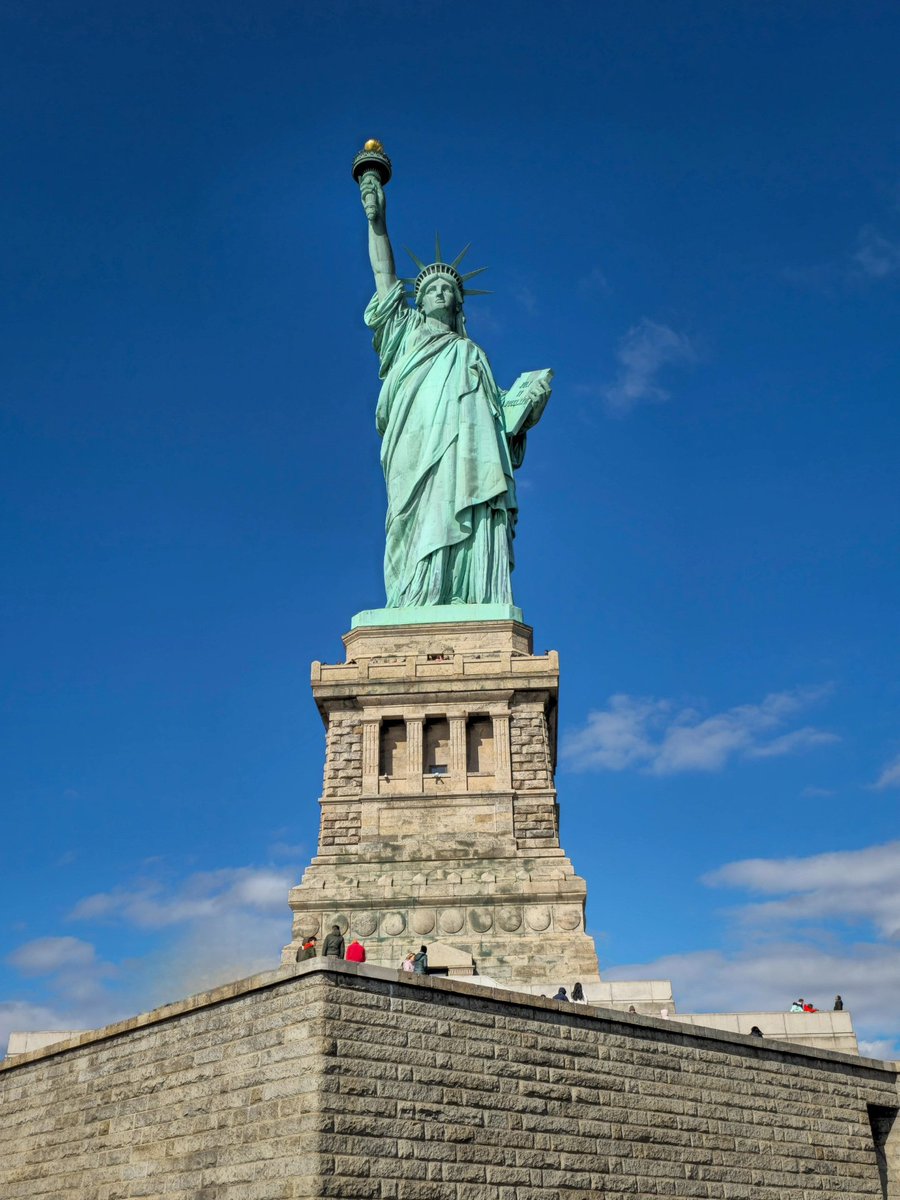 vfuzul's tweet photo. #statueofliberty #photography #newyorkcity #travelphotography #magicplace https://t.co/v9QzP3blJH
