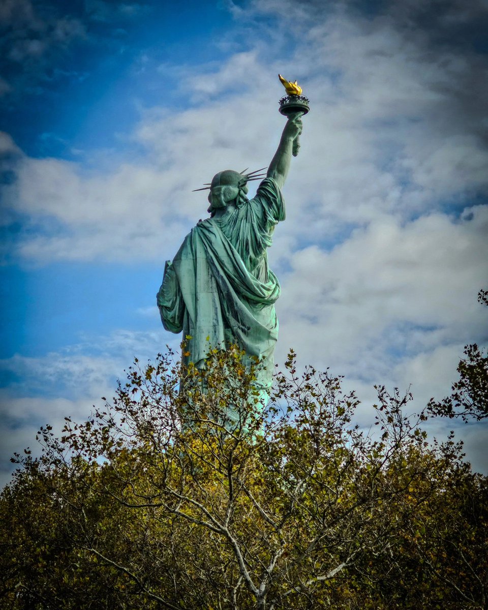 vfuzul's tweet photo. #statueofliberty #photography #newyorkcity #travelphotography #magicplace https://t.co/v9QzP3blJH