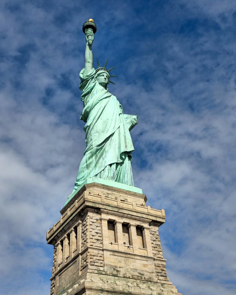 vfuzul's tweet photo. #statueofliberty #photography #newyorkcity #travelphotography #magicplace https://t.co/v9QzP3blJH