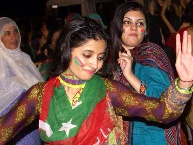 klthwm89170's tweet photo. ابتک الیکشن رزلٹ دیکھنےکے بعد ایک بات پتہ چل گئی کہ ہمارے ملک میں نوجوان نسل ناچنےگانےاور جھوٹ بولنے والوں کو زیادہ پسند کرتی ہے🤔 https://t.co/GDb1yk0kko