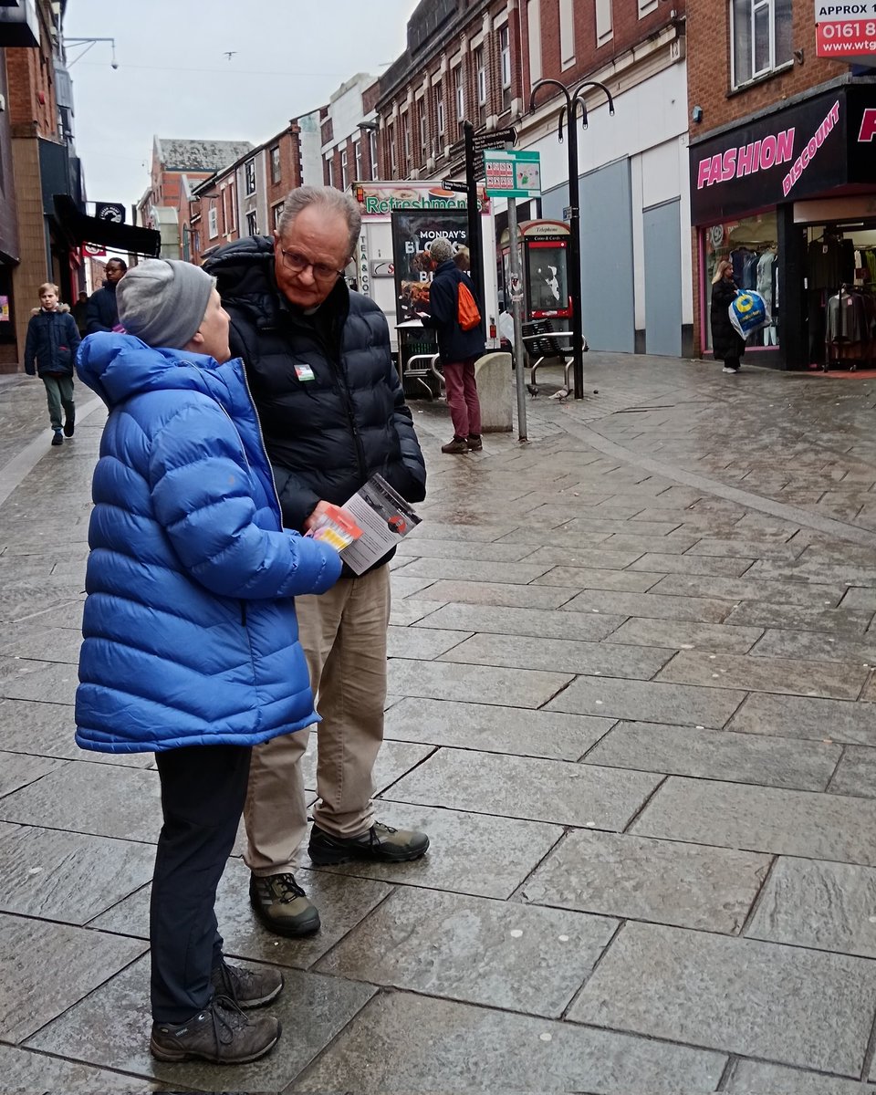 It's invigorating listening to people in #Rochdale town centre. Interest in people's assemblies, a yearning for change. I would love to serve this place in Parliament ! #RochdaleByElection