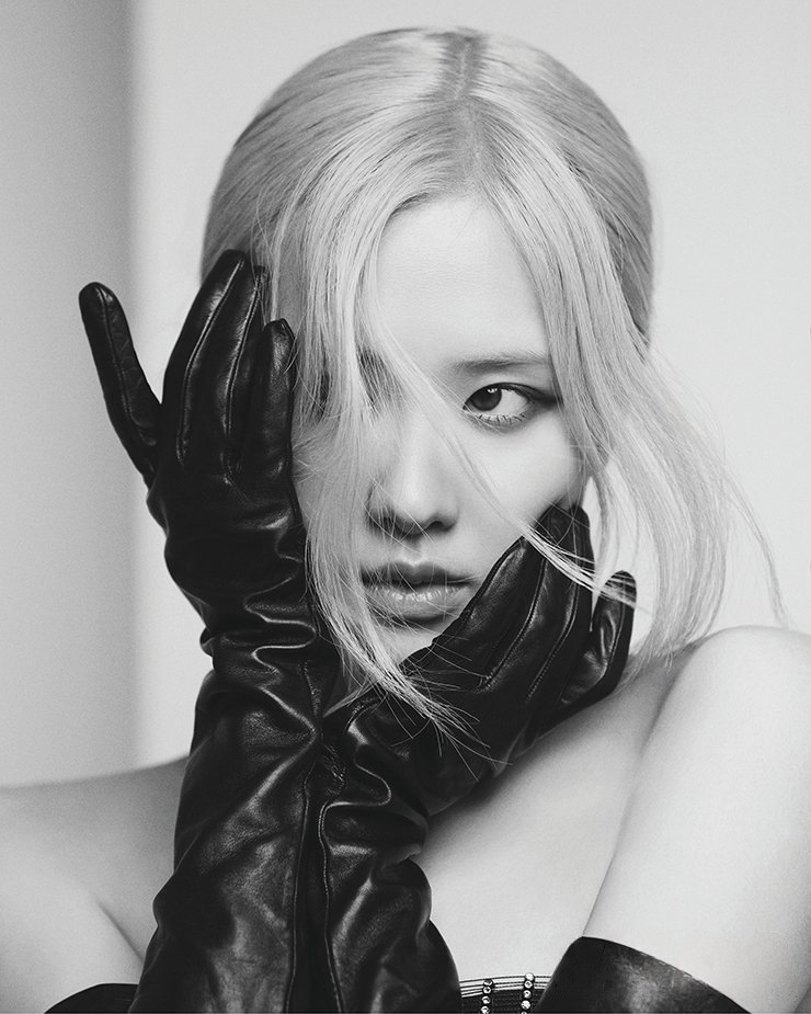 viraltakes's tweet image. As she turns 27 today, we celebrate the extraordinarily gifted ROSÉ of BLACKPINK.

Since her powerful debut in 2016, her crystalline vocals and effortless stage presence have catapulted her to global stardom.

Not only is she the group's golden-voiced songbird, but her…