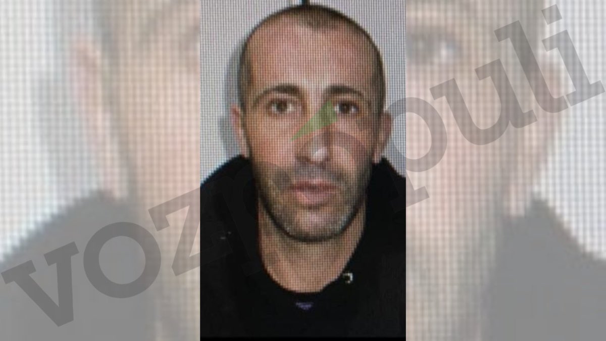 SrLiberal's tweet photo. 🔴#URGENTE Ha sido detenido el conductor de la lancha F.J.M.P, conocido como alias “Kiko el Cabra”. 

También se ha conocido la identidad de otro de los ocupantes, cuyos apellidos se corresponden con las iniciales P. M. 

Hay 8 detenidos en total.

Fuente: Voz Populi https://t.co/DBGsw99c8N