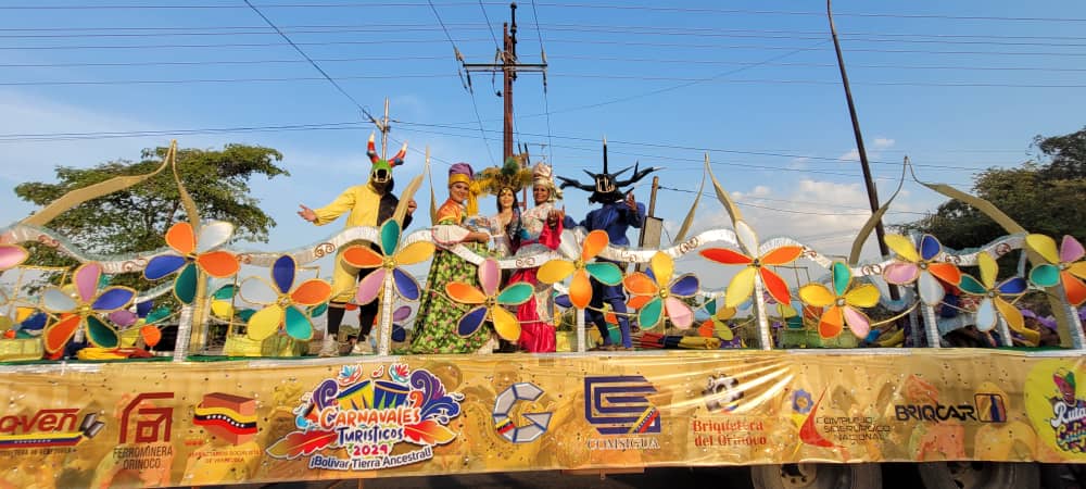 BriqOrinoco_CVG's tweet photo. Llenos de alegría y tradición trabajadores y trabajadoras del Sector Hierro y Acero del holding CVG dieron inicio a la ruta del Calipso 2024, Bolívar tierra ancestral en la Av. Libertador del municipio Angostura del Orinoco.
#TodossomosCVG
@NicolasMaduro
@CVG_Oficial https://t.co/ADfrG2zEl6