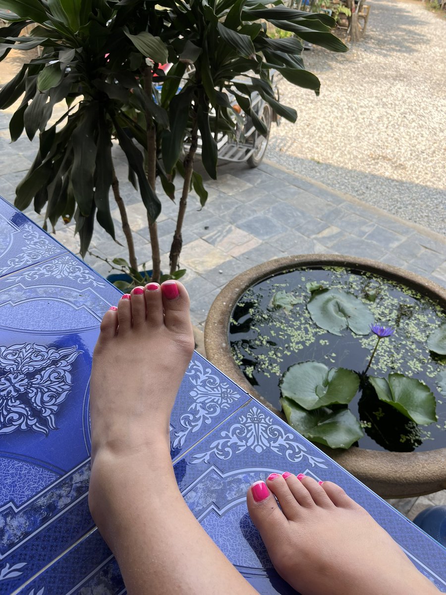 Hiimiko_Chan's tweet photo. I‘m not sure if You’re worthy of my attention?
If You’re giving me a long footmassage you might be..
(Spoiler: you WONT ever be, regardless of what you do.) https://t.co/BrIG5hqJxe