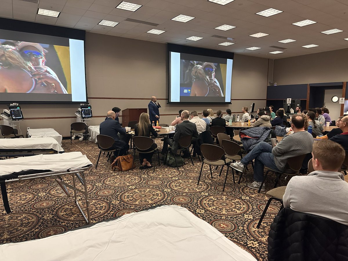 toddsextonDO's tweet photo. Sedating your shoulder dislocations is soooo two years ago… Dr. Bertucci, US faculty at Loyola is telling us why we should be using intra articular lidocaine instead. @IMMCEMResident #EMUS2024 https://t.co/FaESPTClBC