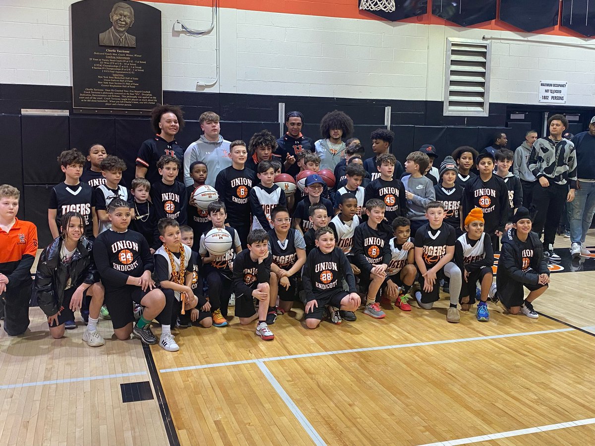 Thank you to all our Junior Tigers for coming to senior night!!