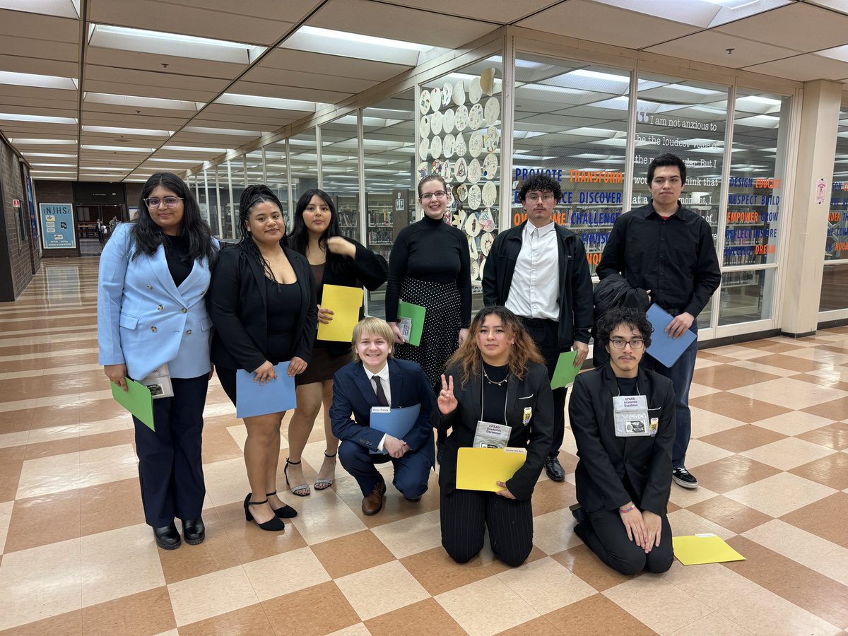 MrArsenie's tweet photo. @CarlSchurzHS #acadec at City Finals! https://t.co/3aJcgu6pQX