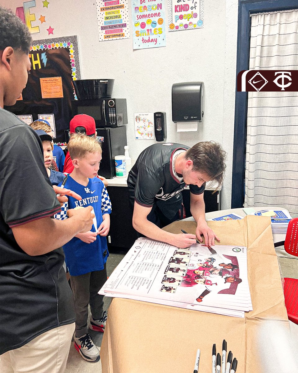 A few Dores spent some time reading and signing autographs for 3rd graders at Cassidy Elementary! 

Also, sneak 👀 at this years schedule poster!

#godores